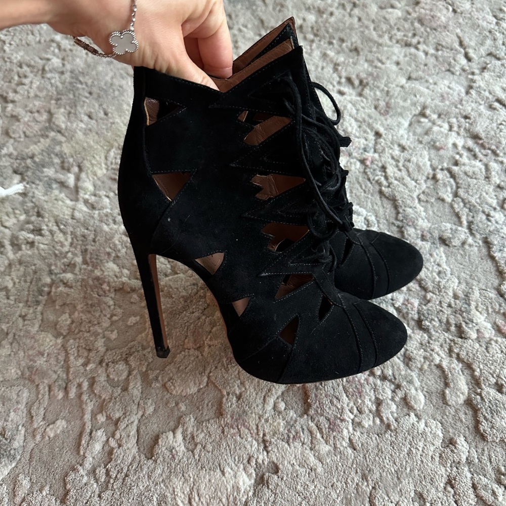 Alaia iconic boots suede cut out black